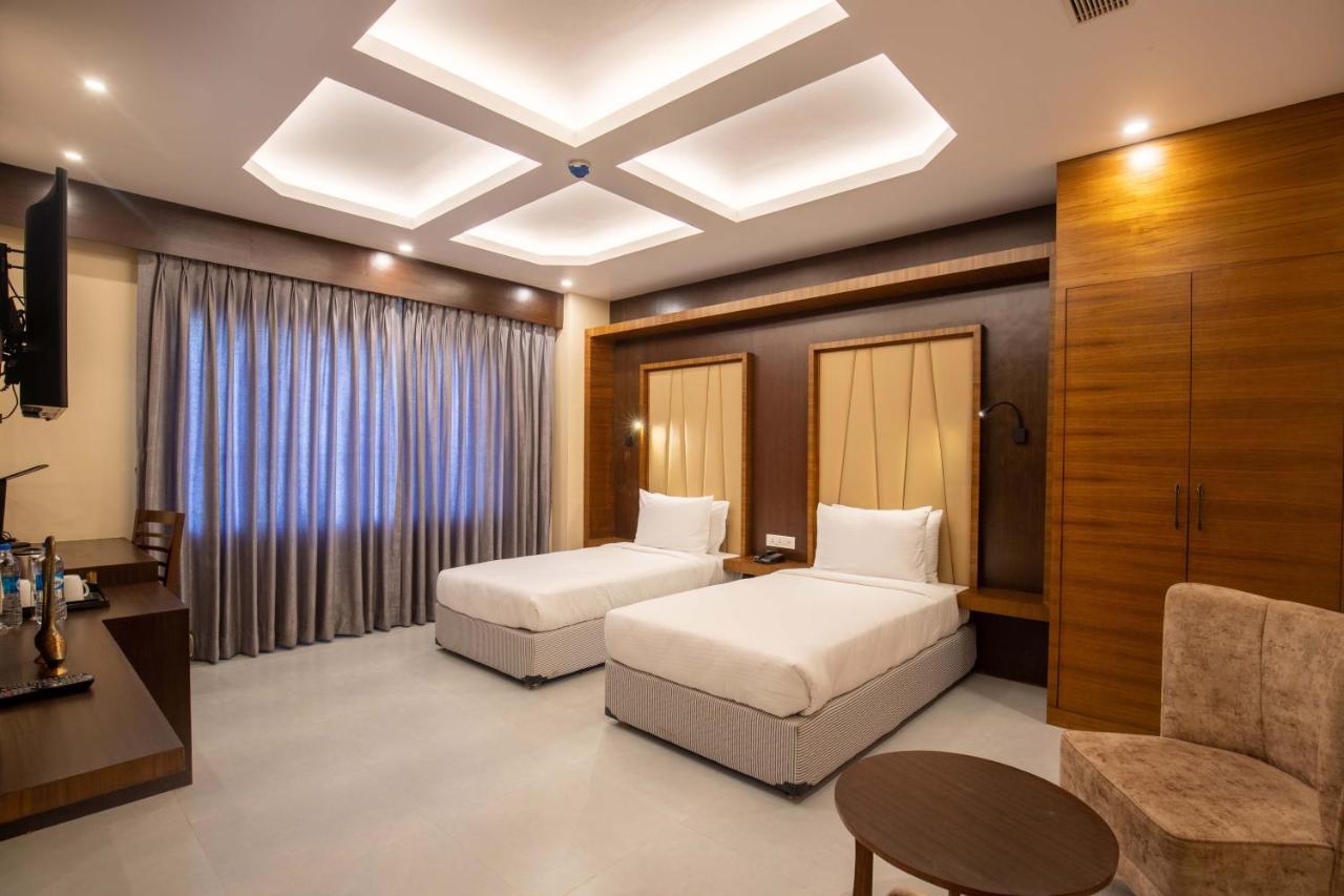 Hotel Palm International Μπούτβαλ Εξωτερικό φωτογραφία