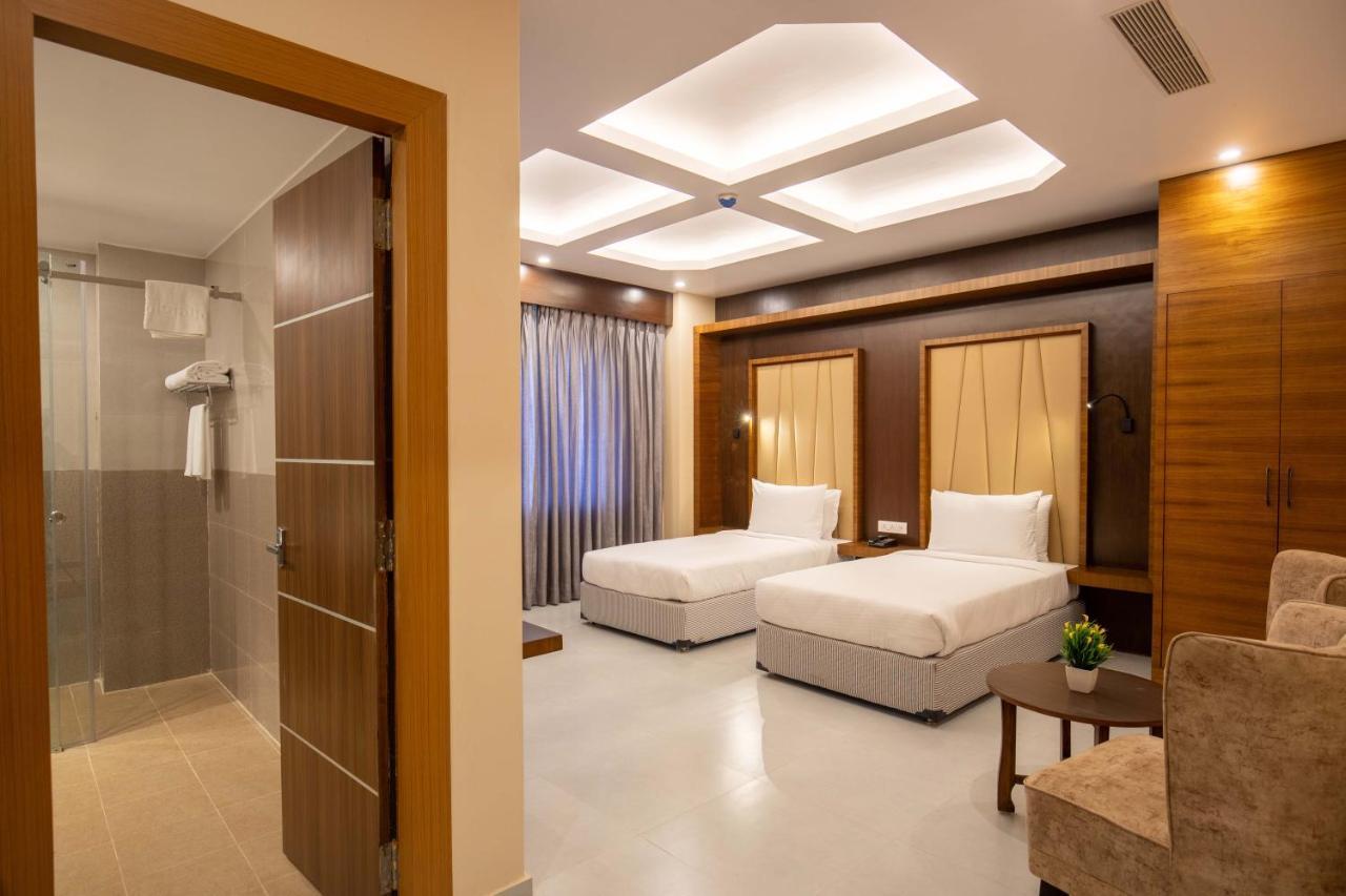 Hotel Palm International Μπούτβαλ Εξωτερικό φωτογραφία