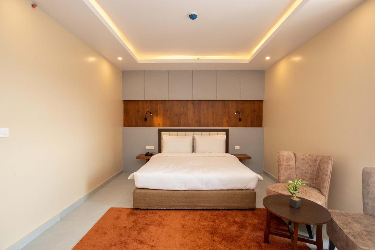 Hotel Palm International Μπούτβαλ Εξωτερικό φωτογραφία