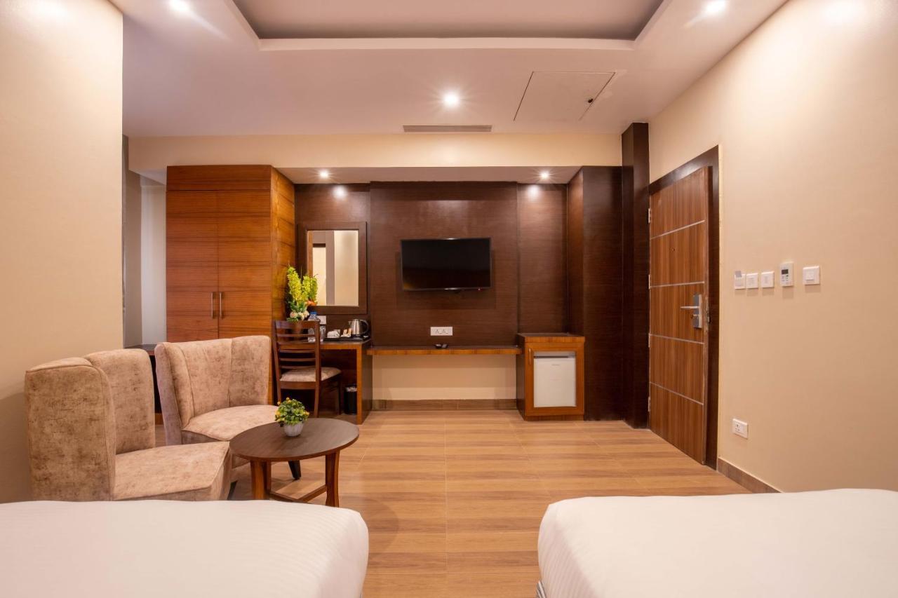Hotel Palm International Μπούτβαλ Εξωτερικό φωτογραφία