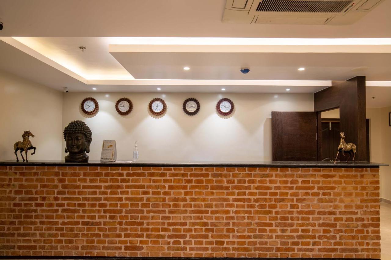 Hotel Palm International Μπούτβαλ Εξωτερικό φωτογραφία