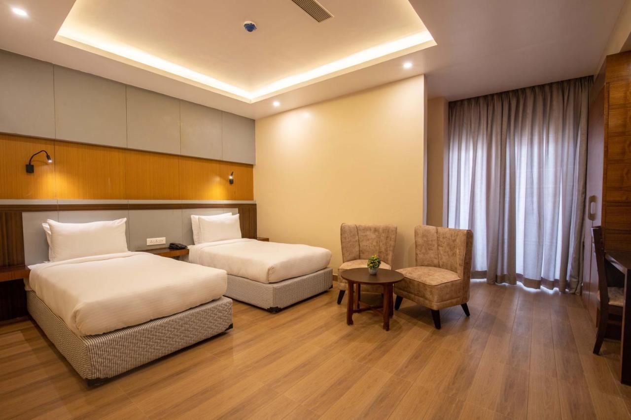 Hotel Palm International Μπούτβαλ Εξωτερικό φωτογραφία