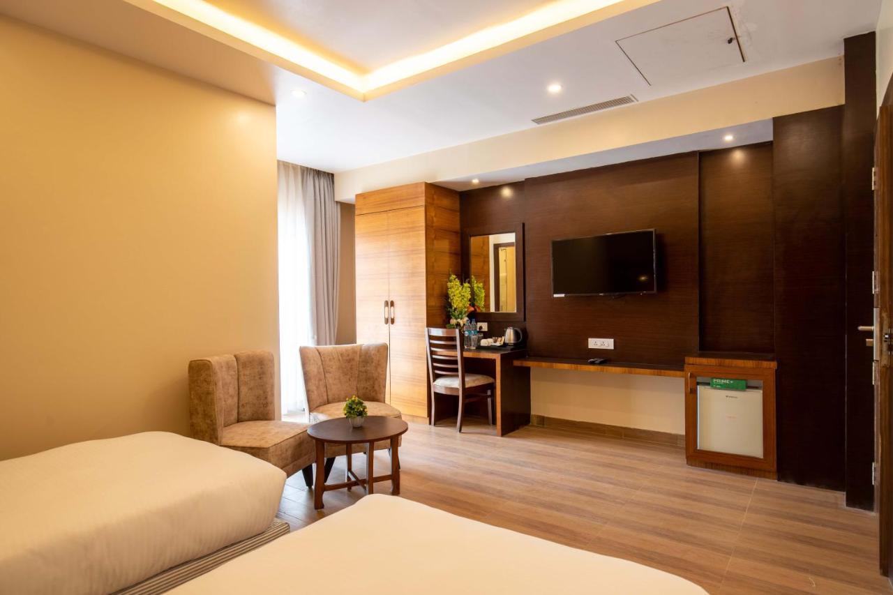 Hotel Palm International Μπούτβαλ Εξωτερικό φωτογραφία