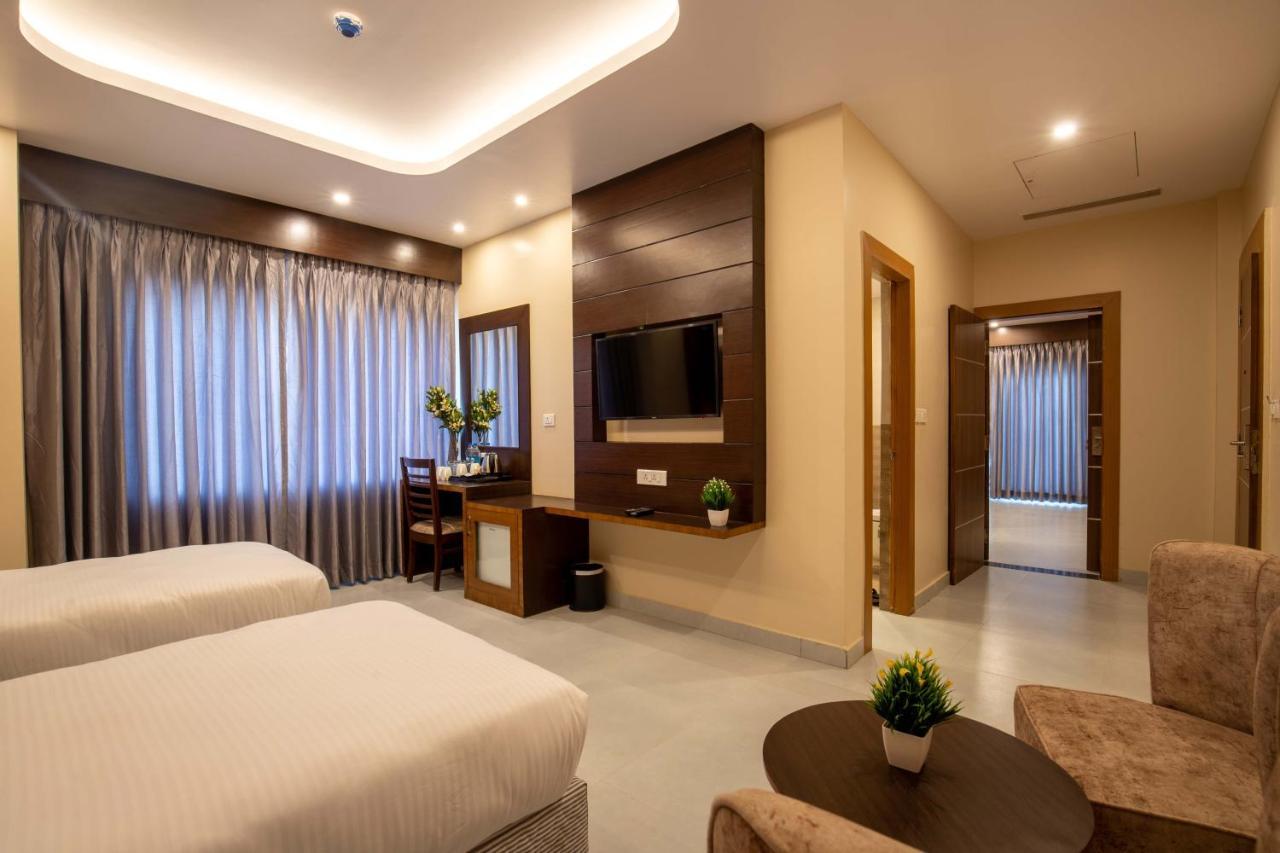 Hotel Palm International Μπούτβαλ Εξωτερικό φωτογραφία