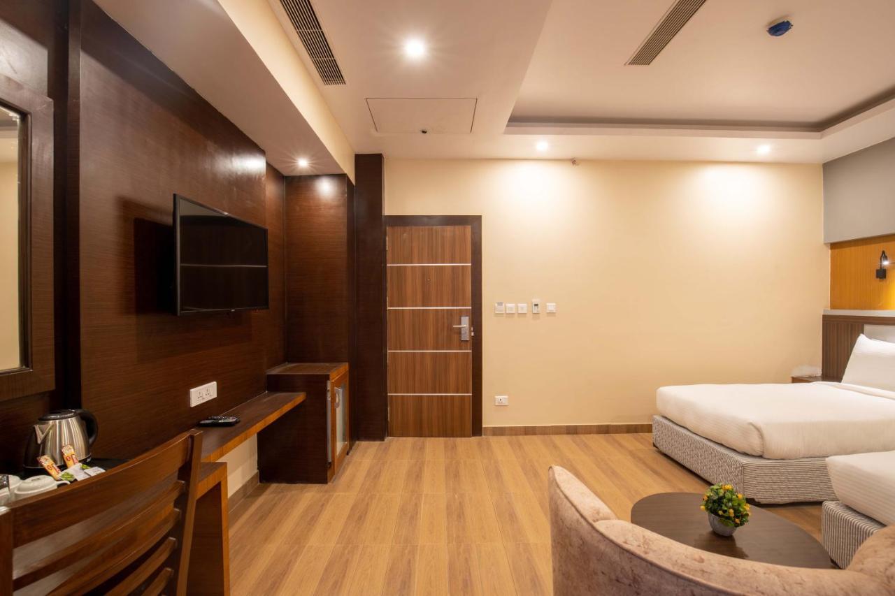 Hotel Palm International Μπούτβαλ Εξωτερικό φωτογραφία