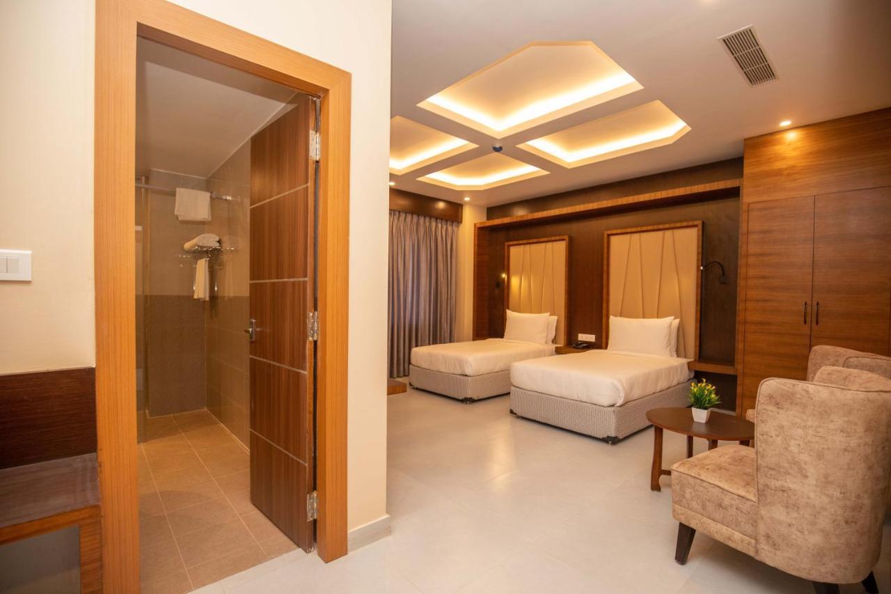Hotel Palm International Μπούτβαλ Εξωτερικό φωτογραφία
