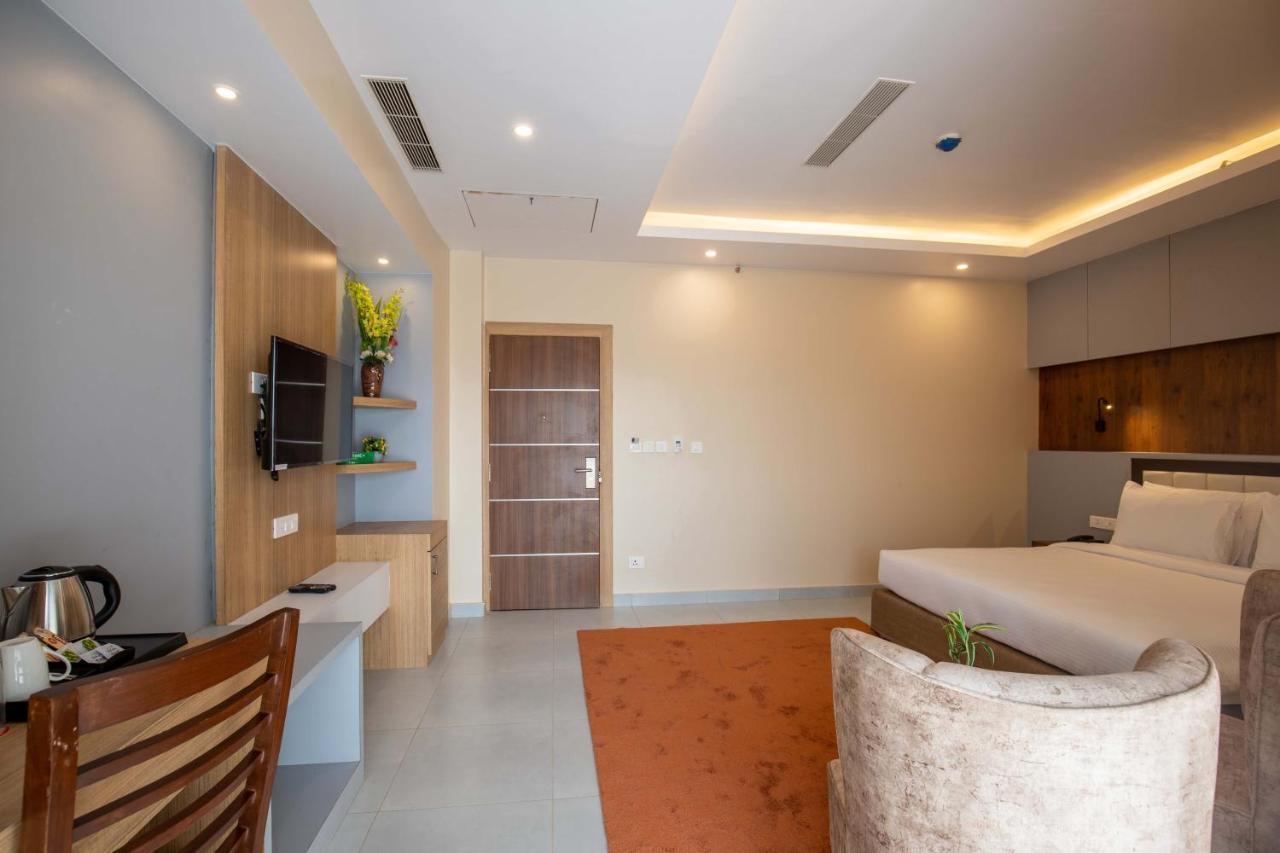 Hotel Palm International Μπούτβαλ Εξωτερικό φωτογραφία