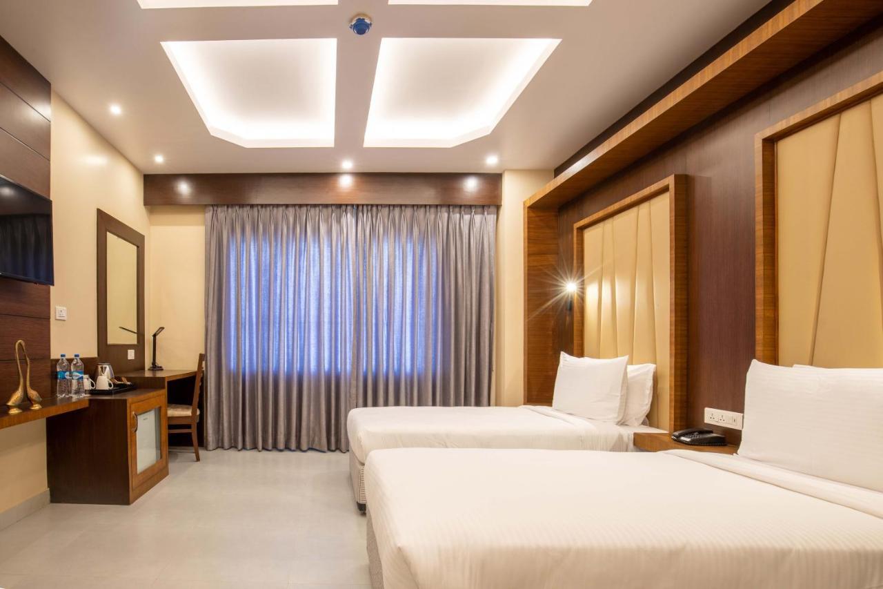 Hotel Palm International Μπούτβαλ Εξωτερικό φωτογραφία