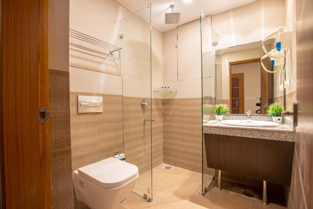 Hotel Palm International Μπούτβαλ Εξωτερικό φωτογραφία