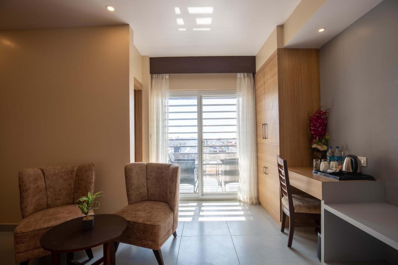 Hotel Palm International Μπούτβαλ Εξωτερικό φωτογραφία