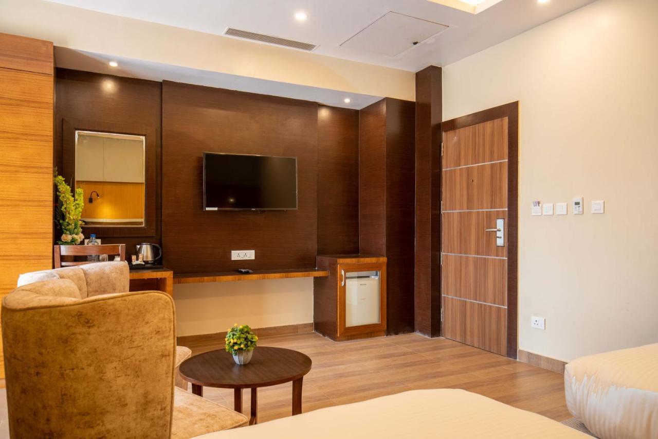 Hotel Palm International Μπούτβαλ Εξωτερικό φωτογραφία