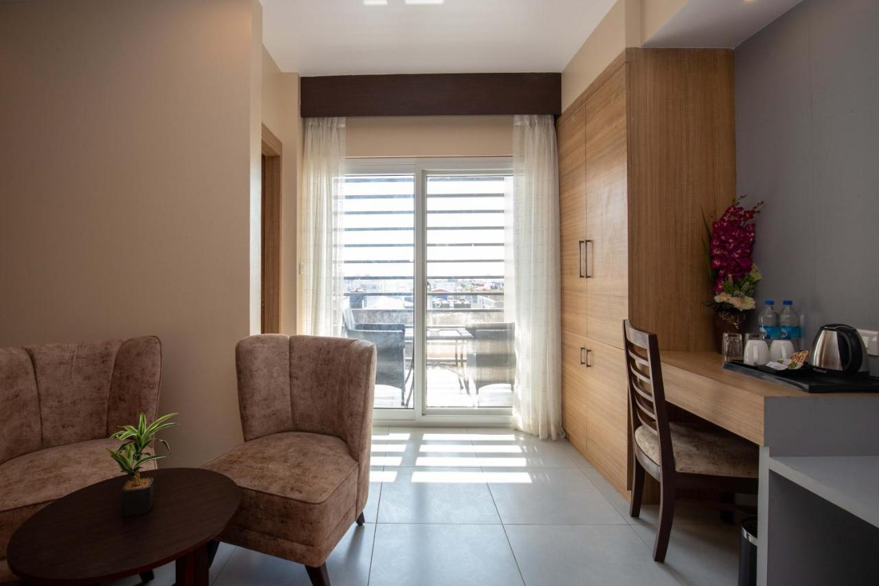 Hotel Palm International Μπούτβαλ Εξωτερικό φωτογραφία