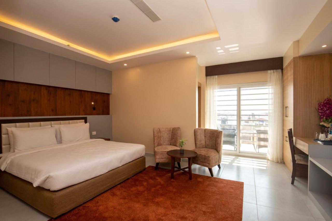 Hotel Palm International Μπούτβαλ Εξωτερικό φωτογραφία