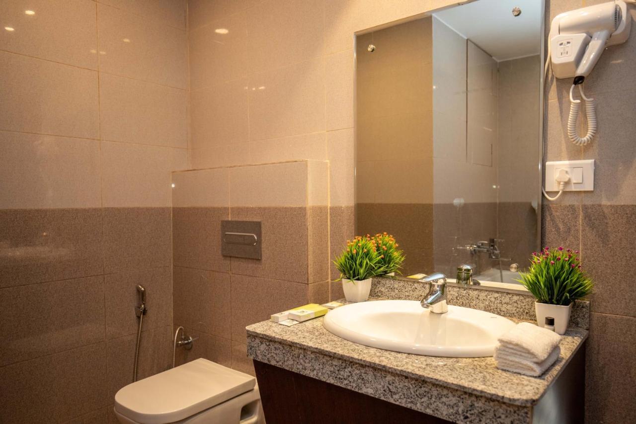Hotel Palm International Μπούτβαλ Εξωτερικό φωτογραφία