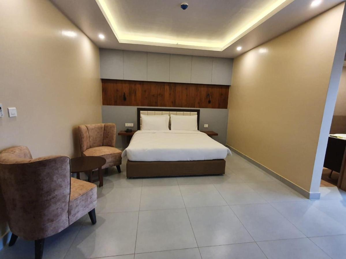 Hotel Palm International Μπούτβαλ Εξωτερικό φωτογραφία